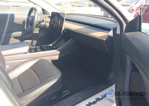 2019 Tesla Model 3 Long Range/Mid Range/Standard Range/Standard Range Plus z USA, uszkodzony, nr VIN 5YJ3E1EA5KF412117